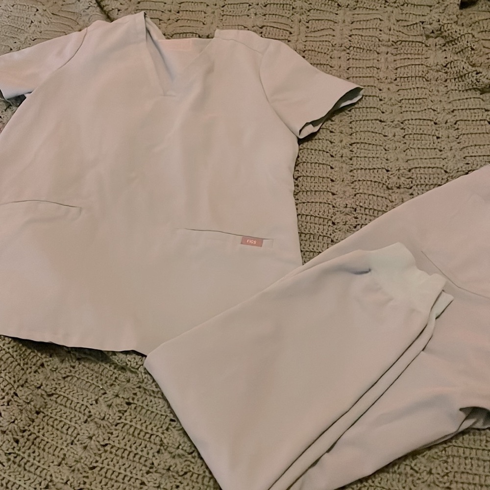 Figs seaglass size small scrubs